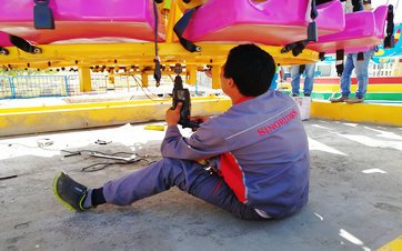 Sinorides-team-install-the-park-rides