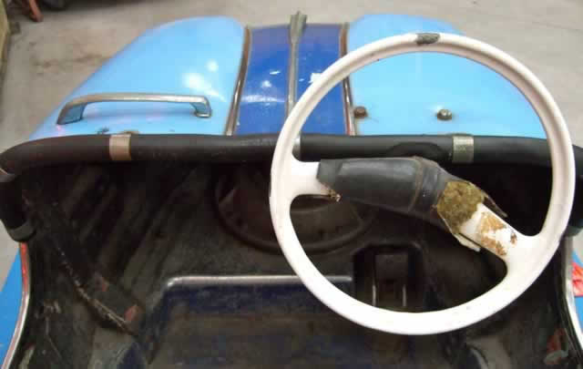 Dentro de un coche de choque