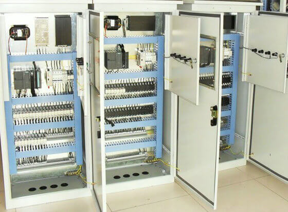 Cabina de Control Eléctrico para la Atracción Barco Pirata