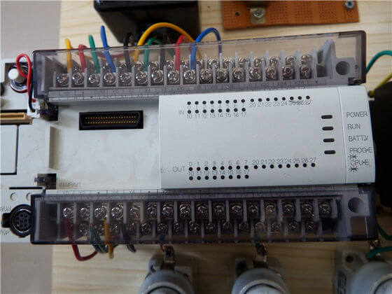Controlador PLC para la Atracción Barco Pirata